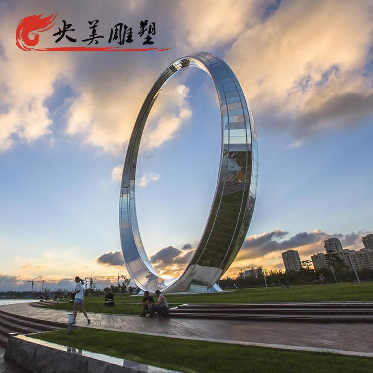 景点广场摆放大型不锈钢镜面圆环雕塑图片 景点广场摆放大型不锈钢镜面圆环雕塑图片