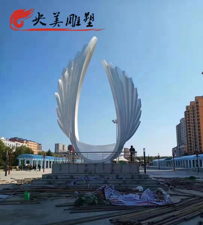 公园户外摆放抽象不锈钢翅膀景观雕塑图片 公园户外摆放抽象不锈钢翅膀景观雕塑图片