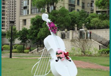 公园景区玻璃钢创意花朵白色大提琴雕塑