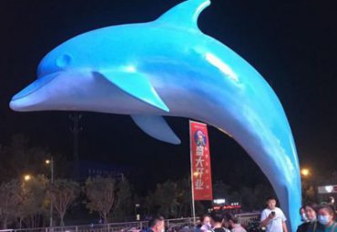 户外广场摆放大型海洋动物玻璃钢海豚景观雕塑