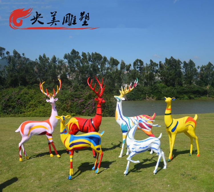 园林公园玻璃钢彩绘抽象动物装饰摆件梅花鹿图片 园林公园玻璃钢彩绘抽象动物装饰摆件梅花鹿图片
