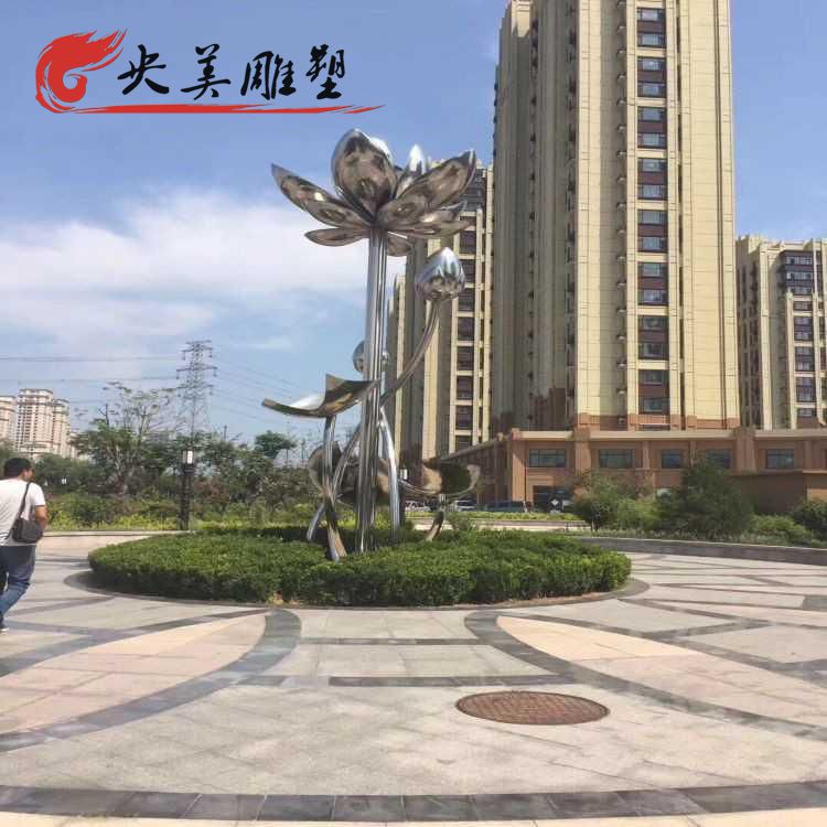 小区花园摆放不锈钢镜面荷花景观雕塑图片 小区花园摆放不锈钢镜面荷花景观雕塑图片