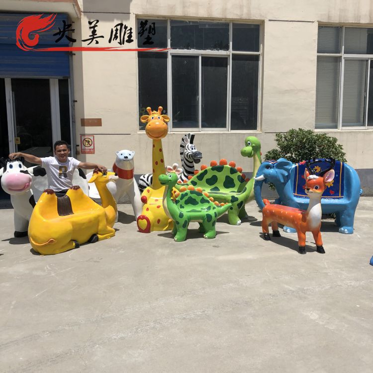 商场美陈装饰摆件玻璃啊卡通座椅雕塑图片 商场美陈装饰摆件玻璃啊卡通座椅雕塑图片