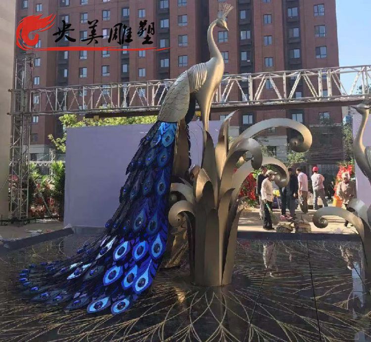 小区广场摆放不锈钢喷漆孔雀景观雕塑图片 小区广场摆放不锈钢喷漆孔雀景观雕塑图片