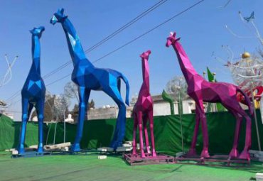 户外园林摆放玻璃钢抽象切块长颈鹿动物景观雕塑