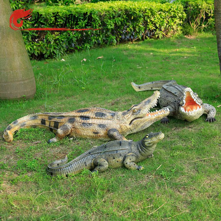 仿真动物户外园林玻璃钢鳄鱼雕塑图片 仿真动物户外园林玻璃钢鳄鱼雕塑图片
