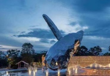 酒店喷泉摆放创意不锈钢切面鲸鱼出水景观雕塑