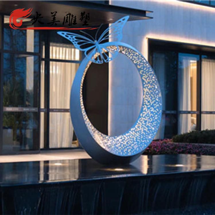 别墅园林户外水池摆放不锈钢镂空灯光蝴蝶圆环雕塑图片 别墅园林户外水池摆放不锈钢镂空灯光蝴蝶圆环雕塑图片