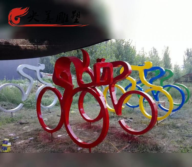 户外抽象运动竞技抽象骑自行车的人物雕塑图片 户外抽象运动竞技抽象骑自行车的人物雕塑图片