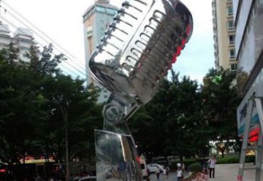 城市街道创意景观不锈钢大型话筒雕塑