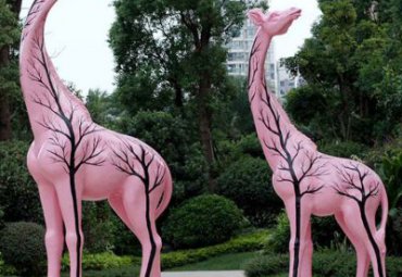 玻璃钢彩绘动物长颈鹿雕塑景区园林小品摆件