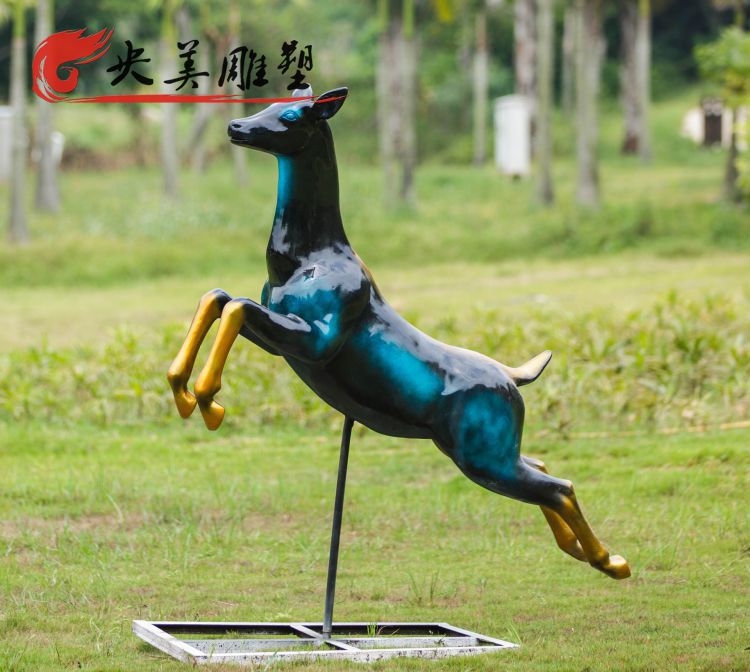 园林草坪玻璃钢抽象梅花鹿雕塑图片 园林草坪玻璃钢抽象梅花鹿雕塑图片
