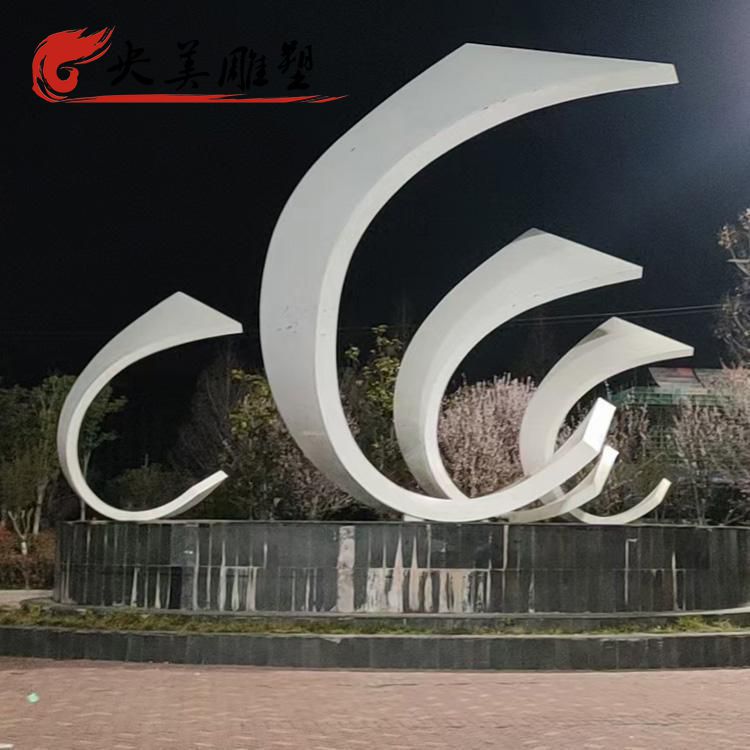水景不锈钢C型景观装饰雕塑图片 水景不锈钢C型景观装饰雕塑图片