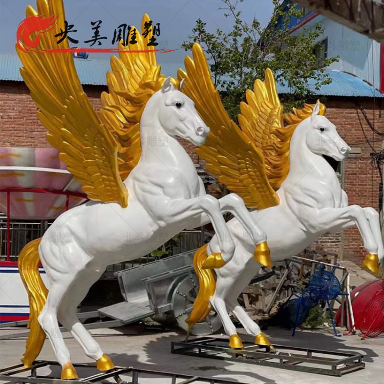 小区园林摆放玻璃钢漆金西方神兽飞马雕塑图片 小区园林摆放玻璃钢漆金西方神兽飞马雕塑图片