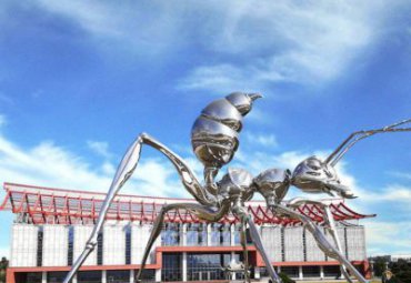 城市广场摆放大型不锈钢镜面蚂蚁雕塑