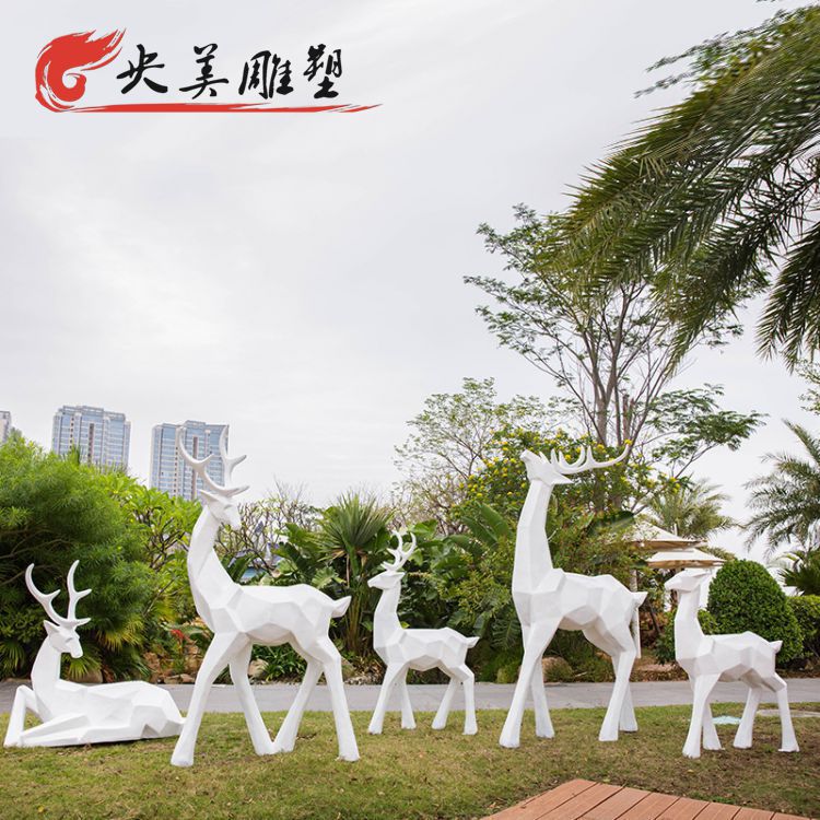 园林草坪抽象动物装饰摆件玻璃钢多只几何梅花鹿图片 园林草坪抽象动物装饰摆件玻璃钢多只几何梅花鹿图片