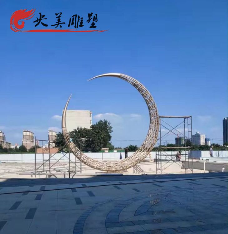 广场不锈钢金属网格抽象月亮雕塑图片