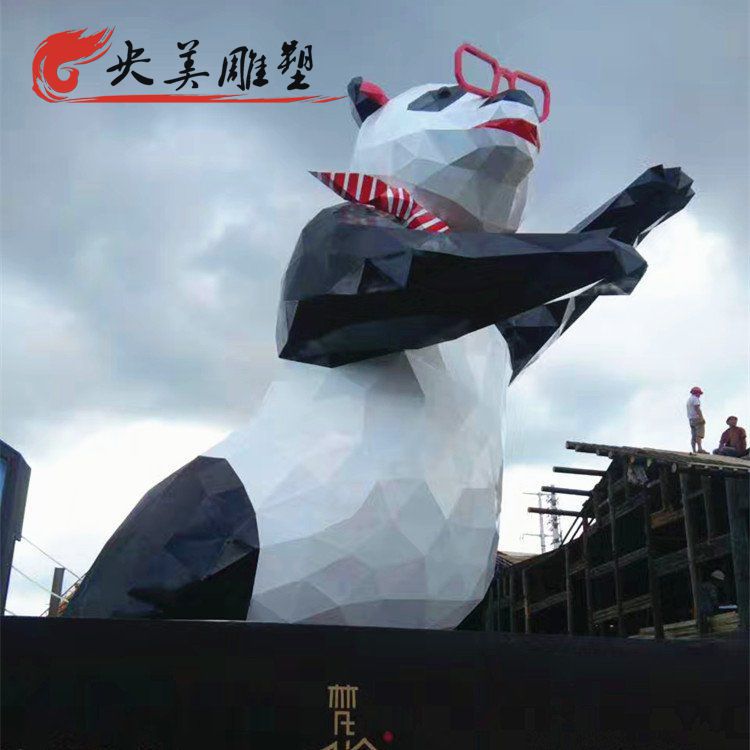 城市广场玻璃钢几何创意戴眼镜的大型熊猫雕塑图片