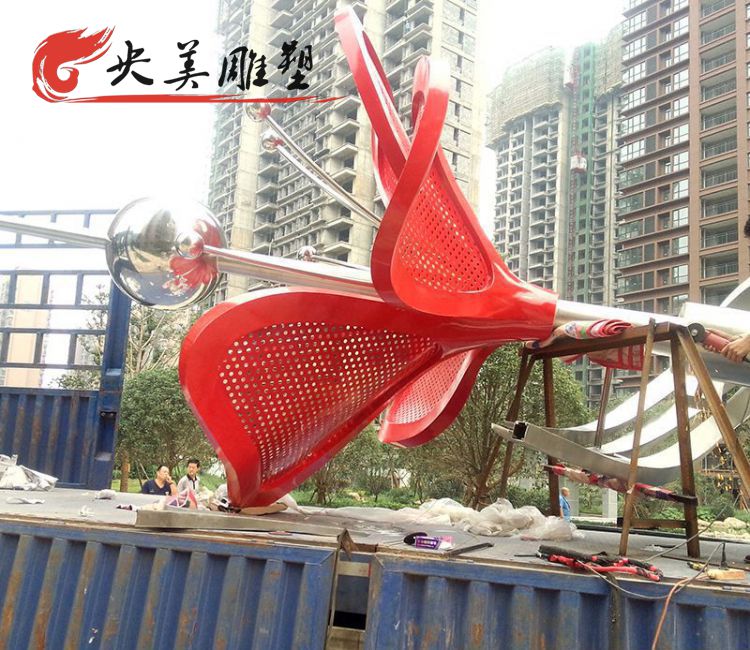城市广场不锈钢创意红色花朵景观装饰摆件图片 城市广场不锈钢创意红色花朵景观装饰摆件图片