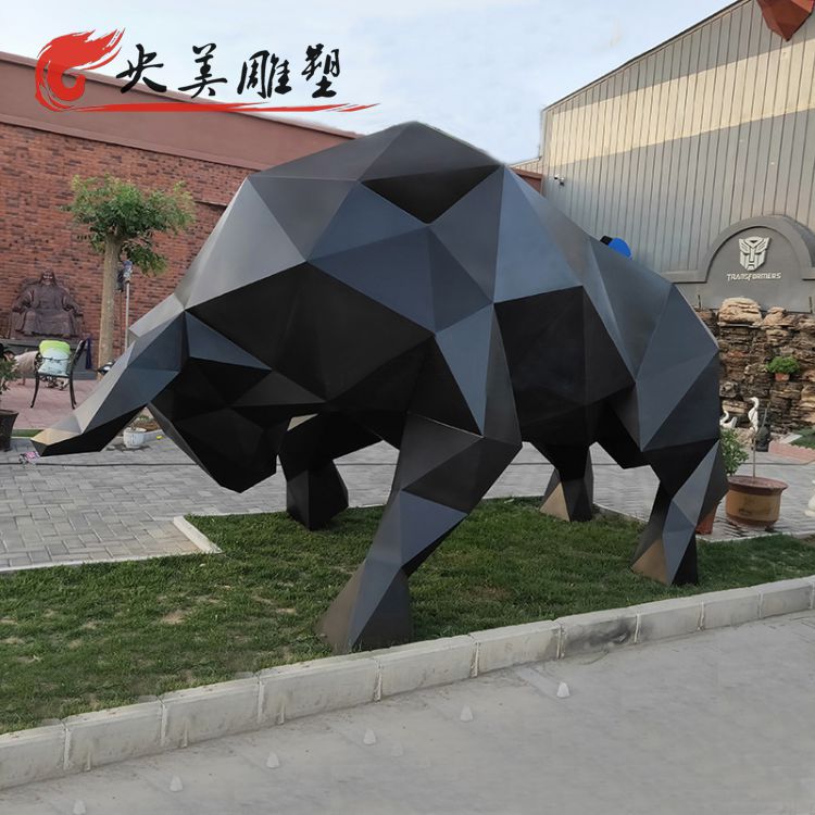 广场摆放大型抽象玻璃钢切块华尔街牛雕塑图片 广场摆放大型抽象玻璃钢切块华尔街牛雕塑图片