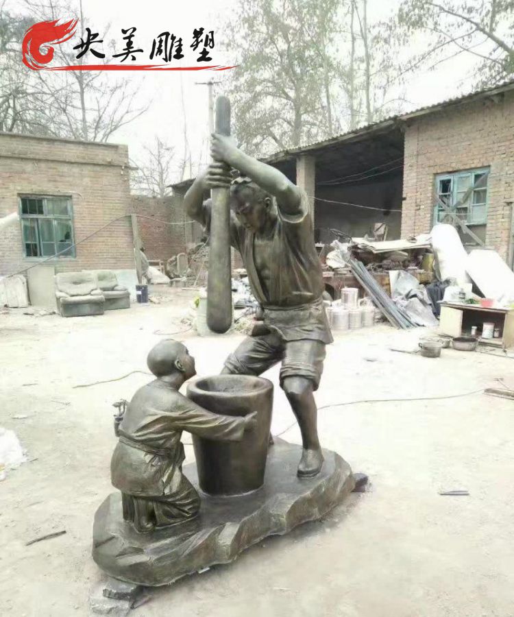 商业街摆放制作传统小吃打糍粑人物玻璃钢仿铜雕塑图片 商业街摆放制作传统小吃打糍粑人物玻璃钢仿铜雕塑图片