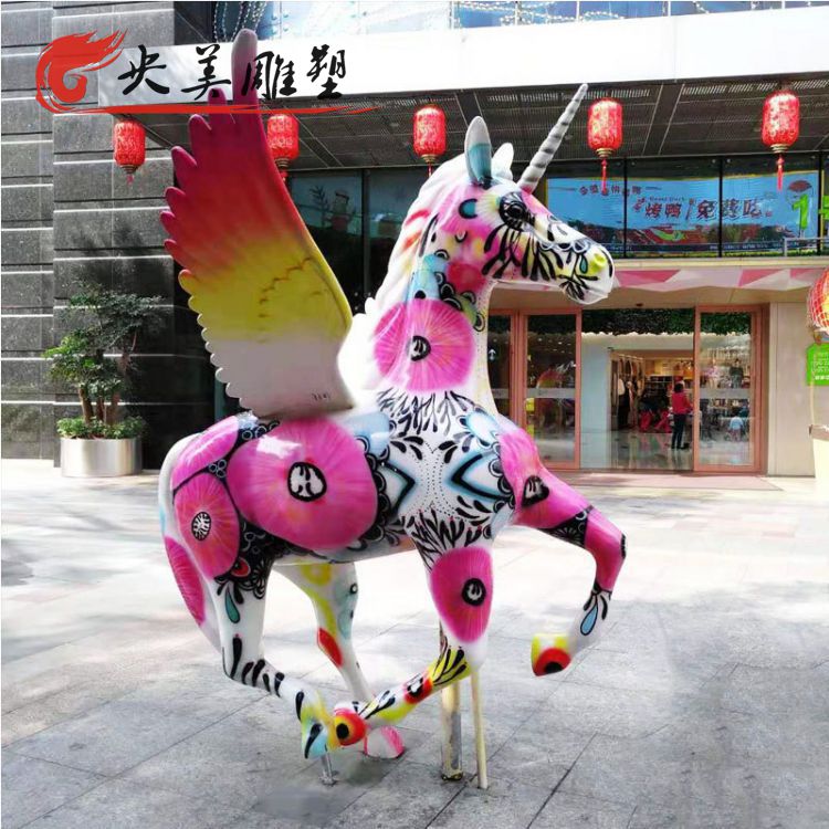 商业街户外园林摆放玻璃钢彩绘飞马小品雕塑图片 商业街户外园林摆放玻璃钢彩绘飞马小品雕塑图片