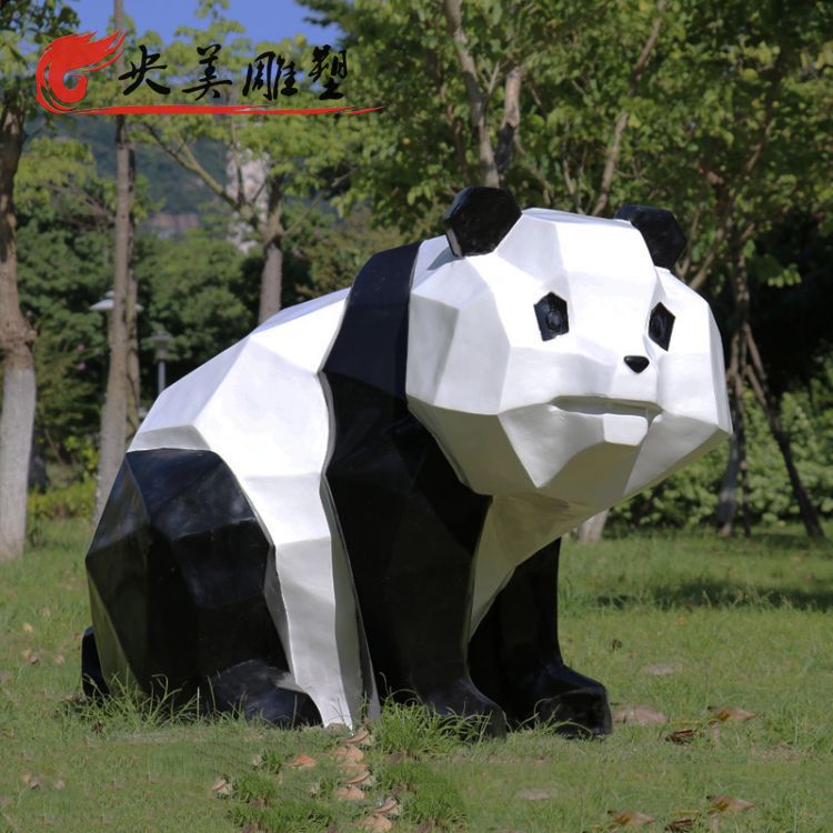 景点园林户外摆放玻璃钢几何熊猫雕塑图片 景点园林户外摆放玻璃钢几何熊猫雕塑图片