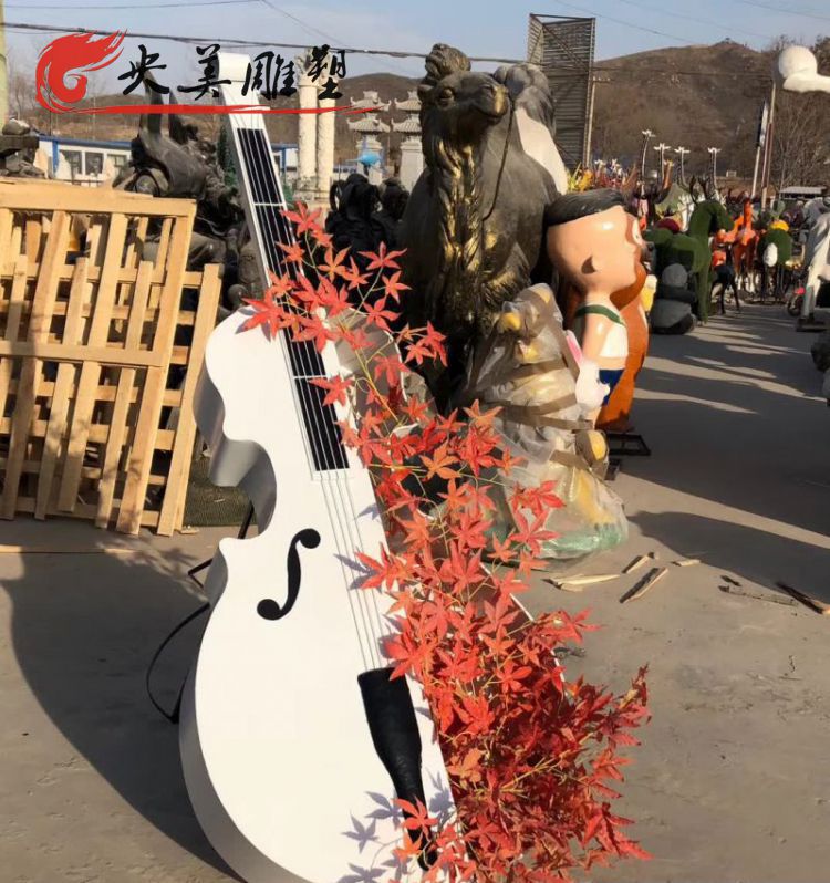 园林户外不锈钢创意植物景观乐器大提琴雕塑图片 园林户外不锈钢创意植物景观乐器大提琴雕塑图片