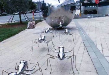 不锈钢雕塑城市广场创意蚂蚁觅食镜面大苹果雕塑