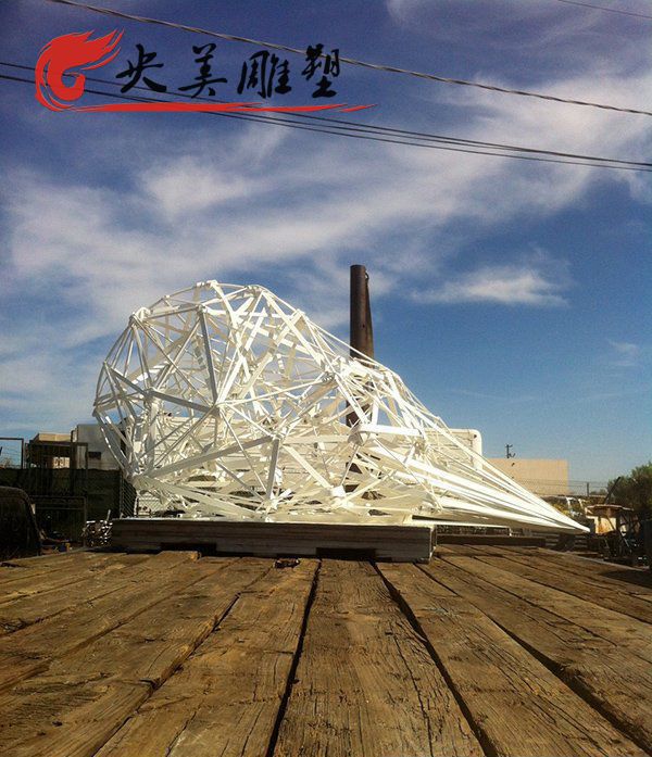 景区广场创意镂空白色不锈钢冰淇淋雕塑图片 景区广场创意镂空白色不锈钢冰淇淋雕塑图片