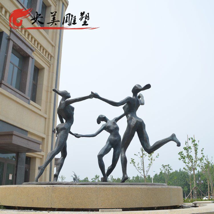 城市广场创意玻璃钢仿铜跳舞的抽象人物雕塑图片 城市广场创意玻璃钢仿铜跳舞的抽象人物雕塑图片