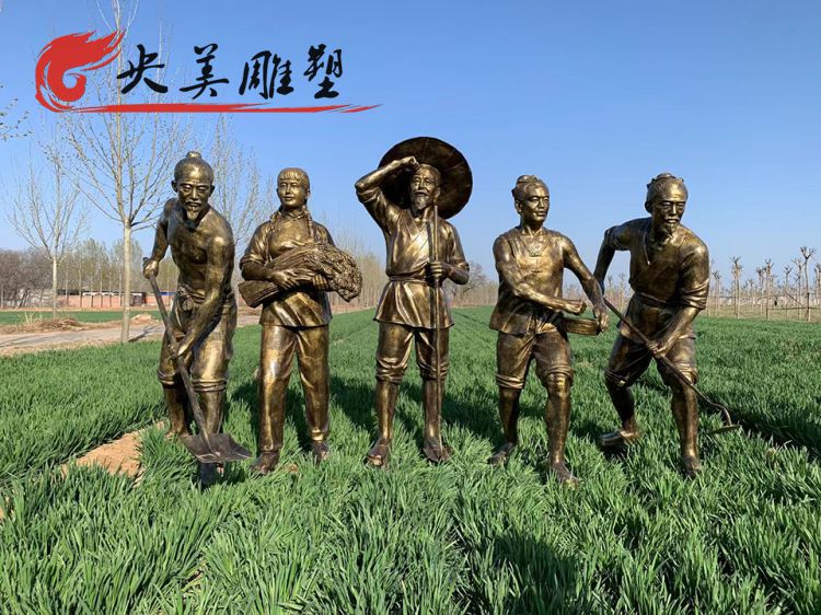 民俗农耕文化园林景区玻璃钢仿铜干农活的人物雕塑图片