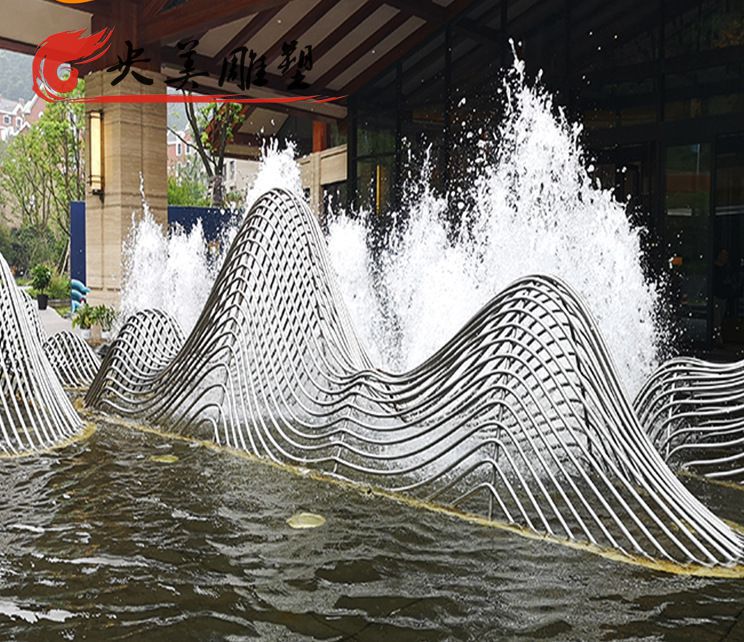 酒店喷泉水池摆放镂空铁艺条假山水景不锈钢雕塑图片