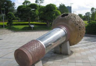 广场公园摆放创意不锈钢镂空话筒艺术景观雕塑