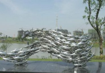 公园小区园林摆放镜面不锈钢抽象鱼群雕塑