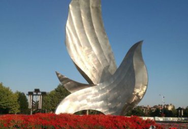 城市广场户外摆放大型不锈钢抽象鸽子雕塑
