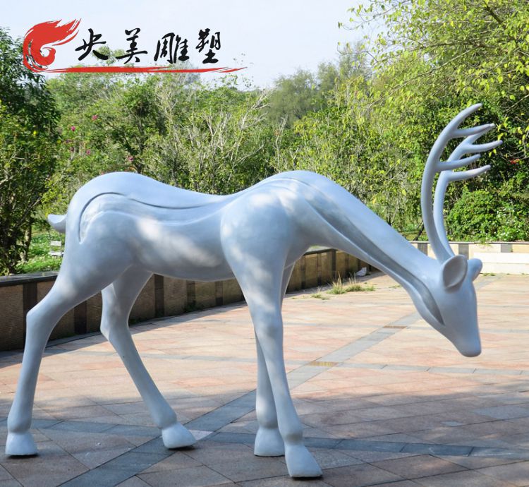 花园景区玻璃钢抽象动物装饰摆件梅花鹿雕塑图片