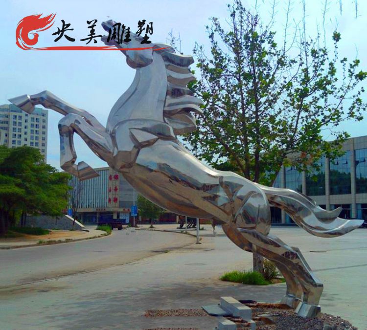城市花园不锈钢抽象奔腾的马雕塑图片 城市花园不锈钢抽象奔腾的马雕塑图片