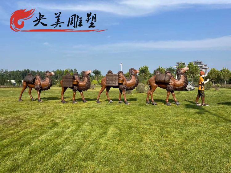 景点园林户外摆放玻璃钢仿真骆驼群景观雕塑图片 景点园林户外摆放玻璃钢仿真骆驼群景观雕塑图片