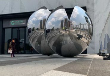 城市广场不锈钢镜面创意大型球体雕塑